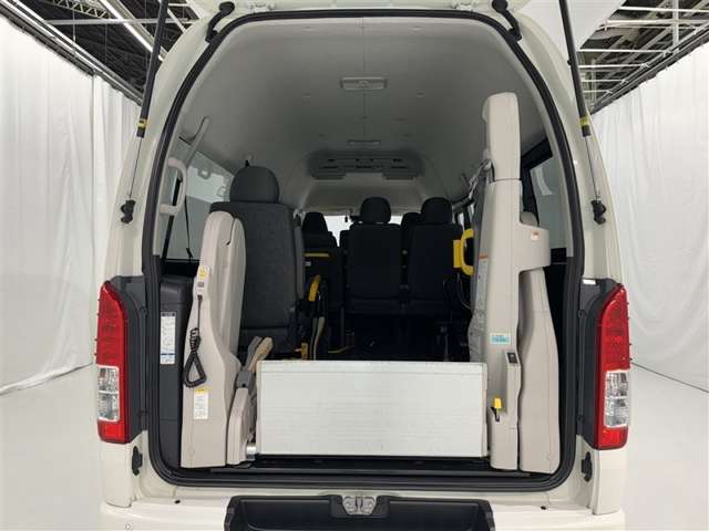 Toyota Regius Ace 10