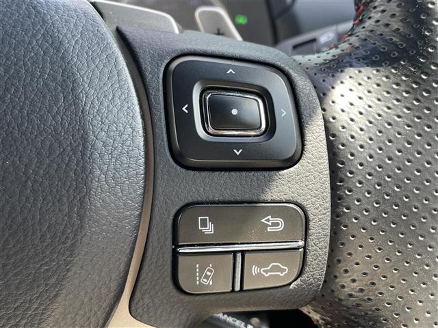 Lexus NX 11