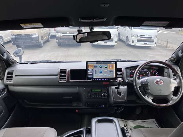 Toyota Hiace Van 11