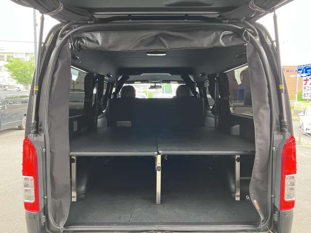 Toyota Hiace Van 5