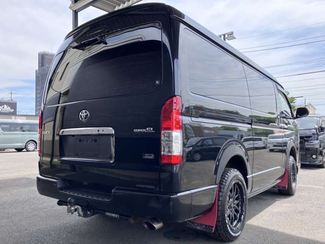 Toyota Hiace Van 8