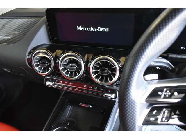 Mercedes-Benz GLA-Class 10