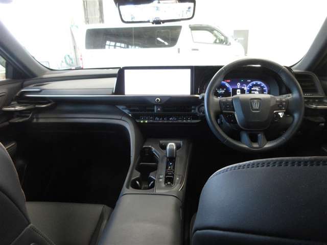 Toyota Crown Crossover 9