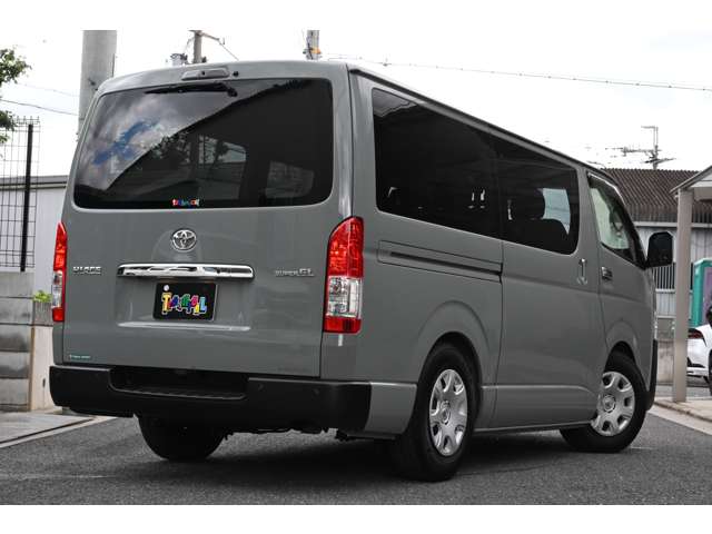 Toyota Hiace Van 5