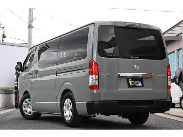 Toyota Hiace Van 7