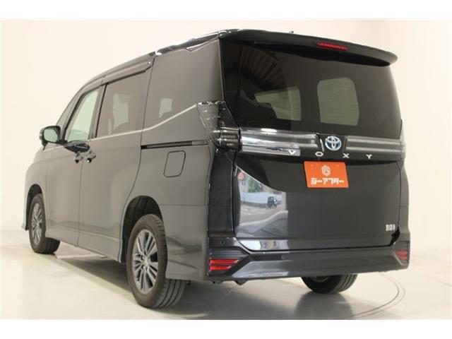 Toyota Voxy 11