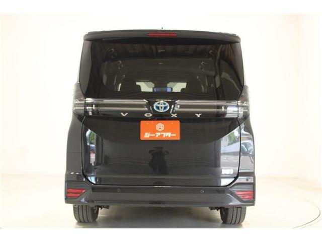 Toyota Voxy 12