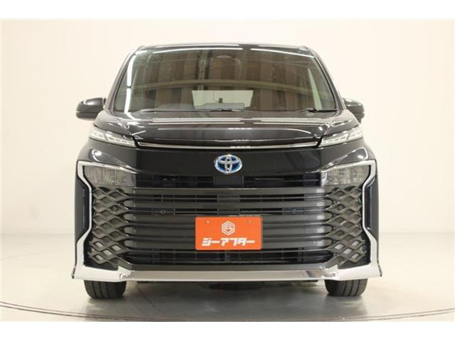 Toyota Voxy 8