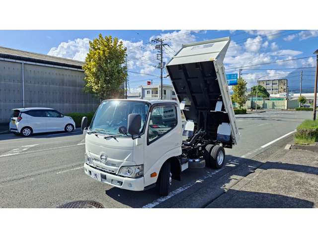 Hino Dutro 3
