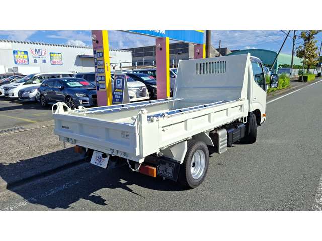 Hino Dutro 8