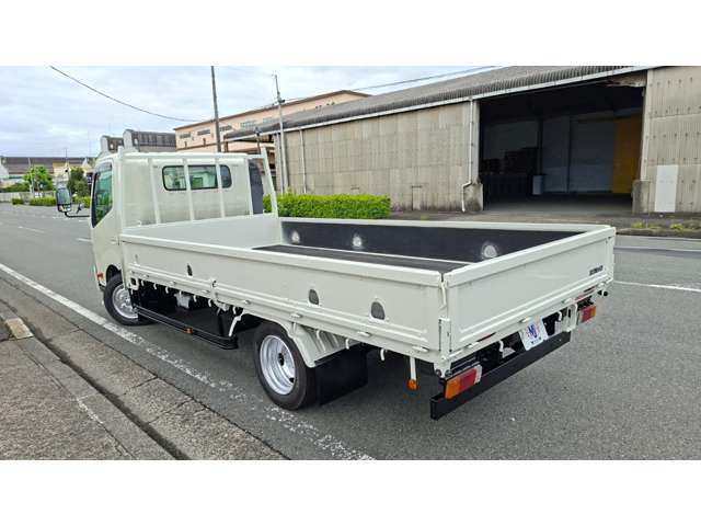 Hino Dutro 5
