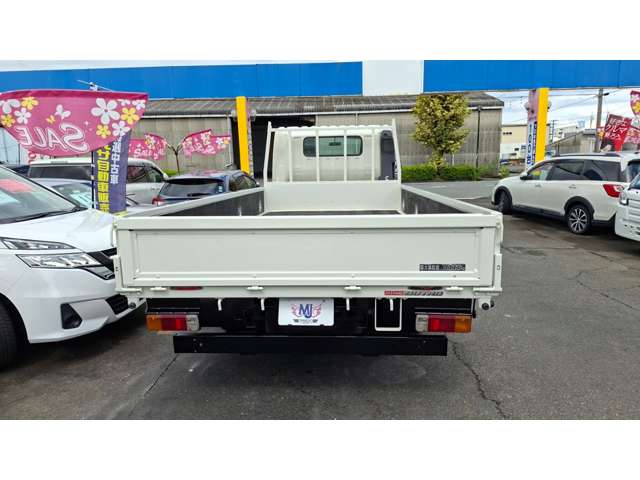 Hino Dutro 6