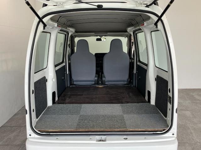 Daihatsu Hijet Cargo 7