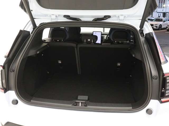 Volvo EX30 11