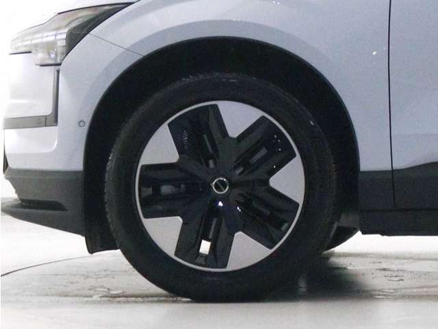Volvo EX30 8