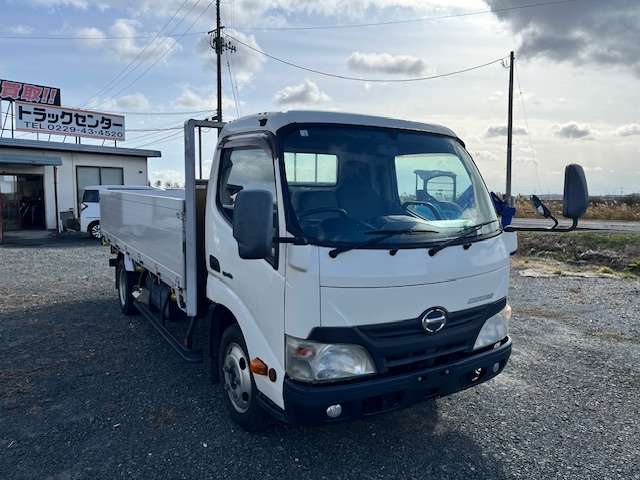 Hino Dutro 3