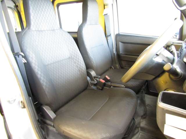 Daihatsu Hijet Cargo 6