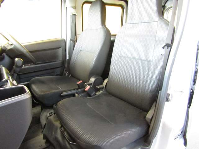 Daihatsu Hijet Cargo 7