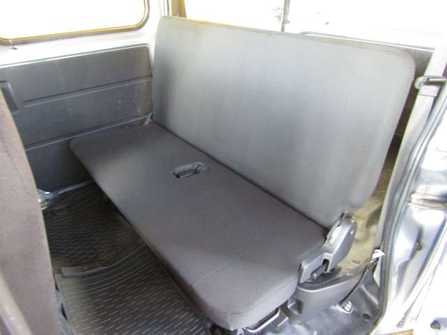 Daihatsu Hijet Cargo 8