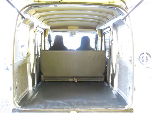 Daihatsu Hijet Cargo 9
