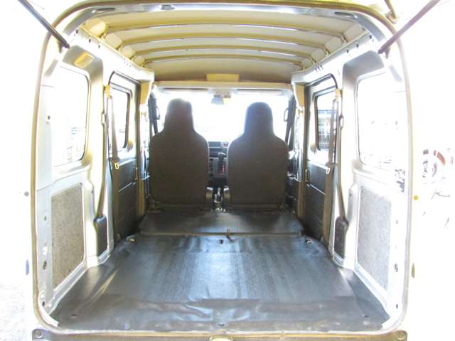 Daihatsu Hijet Cargo 10