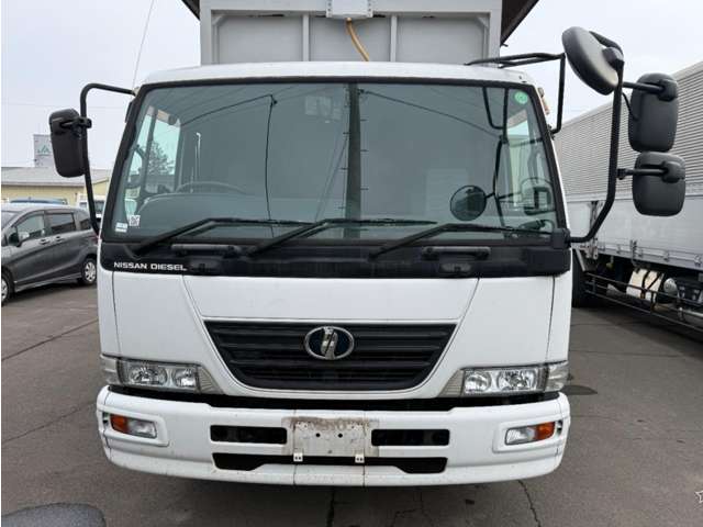 Nissan Condor 3