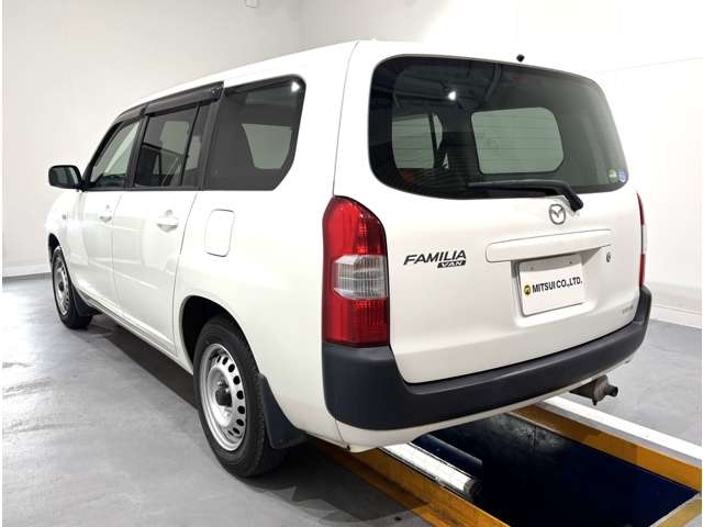 Mazda Familia Van 6