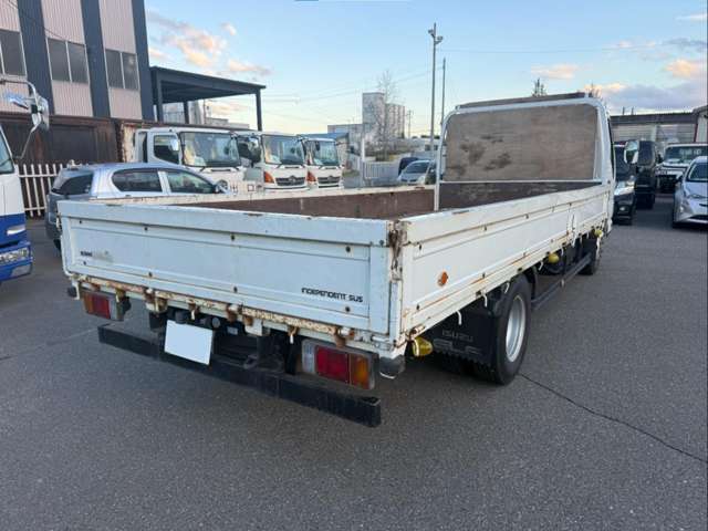 Isuzu Elf 6