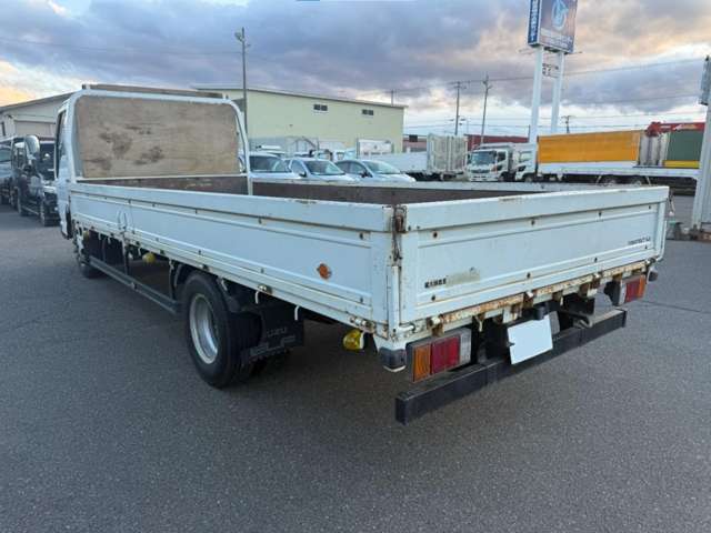 Isuzu Elf 8