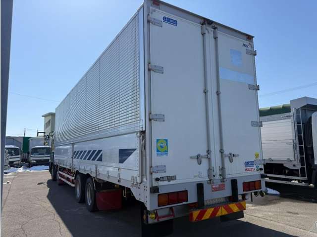 Isuzu Giga 6