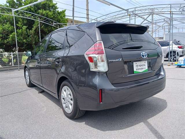 Toyota Prius α 4