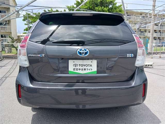 Toyota Prius α 5