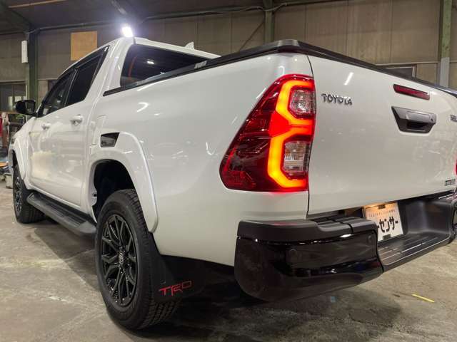 Toyota Hilux 6