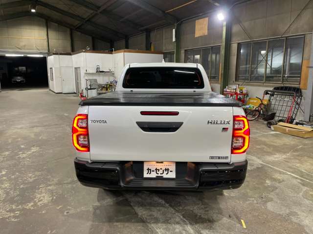 Toyota Hilux 9