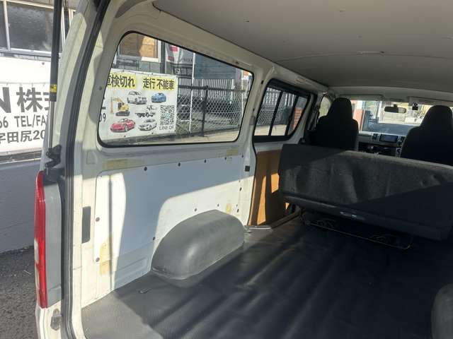 Toyota Hiace Van 11