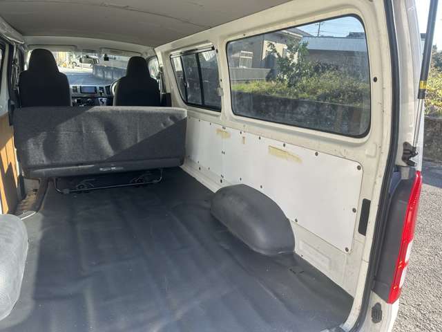 Toyota Hiace Van 12