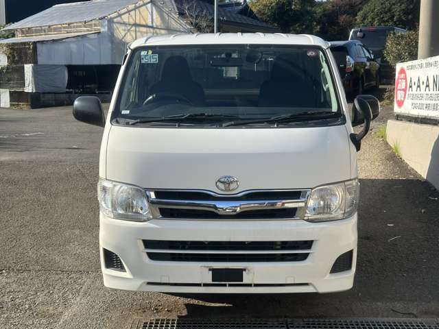 Toyota Hiace Van 3