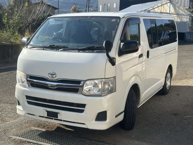 Toyota Hiace Van 4