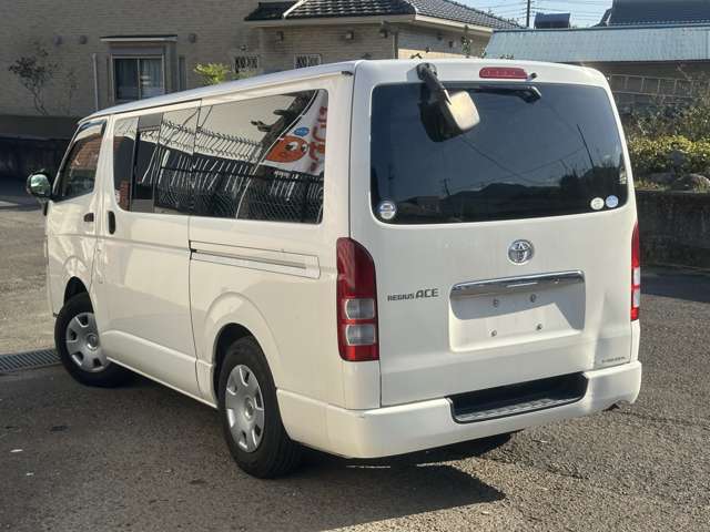 Toyota Hiace Van 6