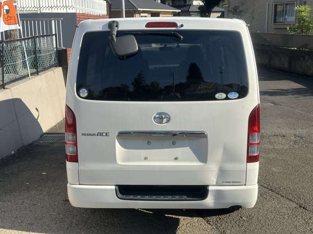 Toyota Hiace Van 7
