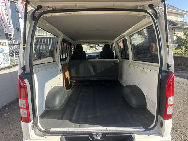 Toyota Hiace Van 9