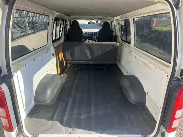 Toyota Hiace Van 10