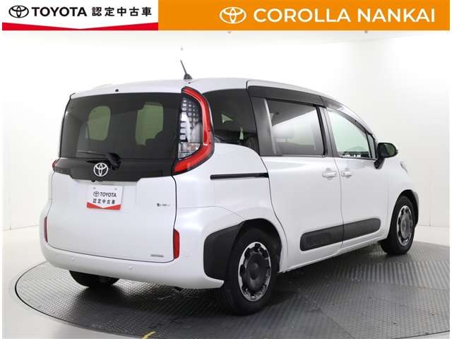Toyota Sienta 3