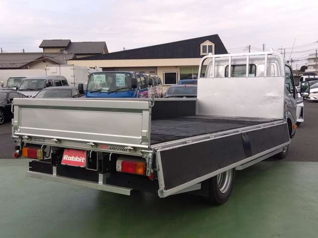 Hino Dutro 7