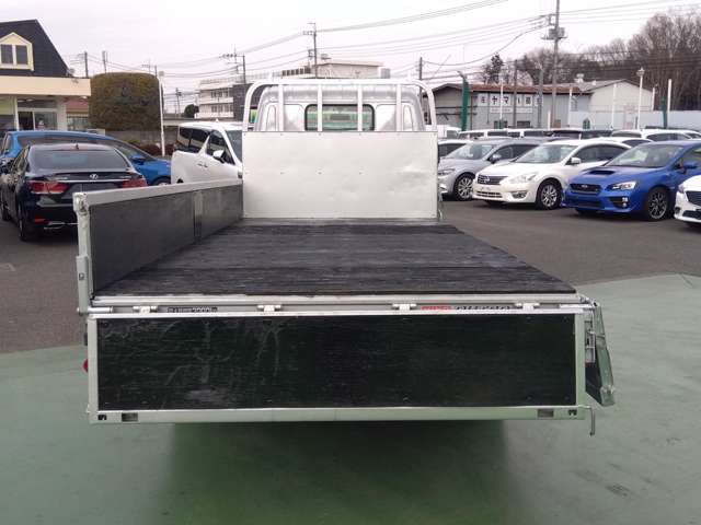 Hino Dutro 8