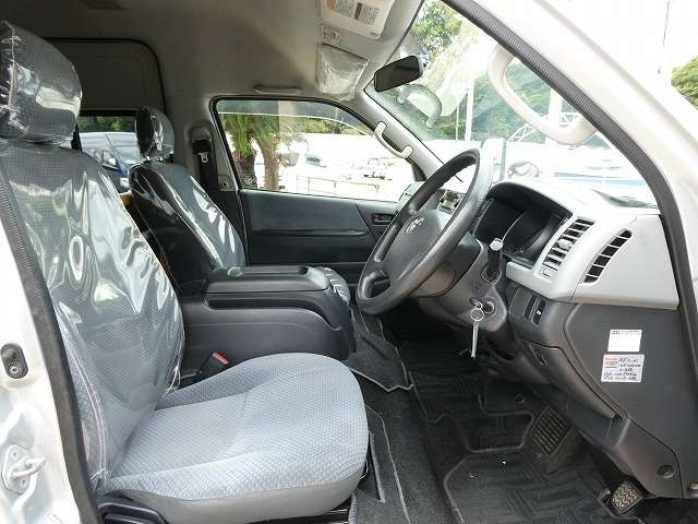 Toyota Regius Ace 9