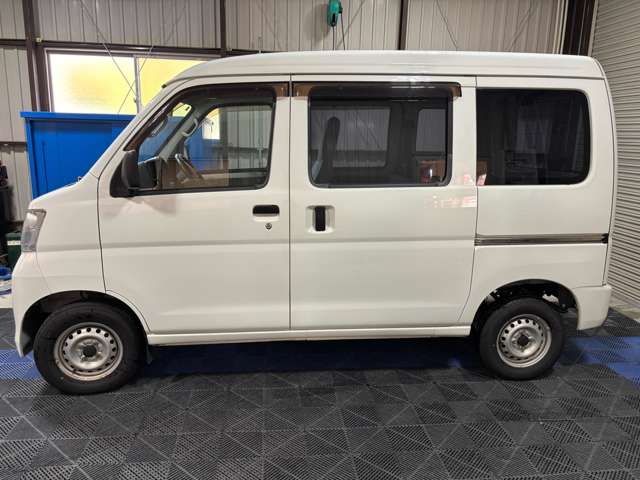 Daihatsu Hijet Cargo 2