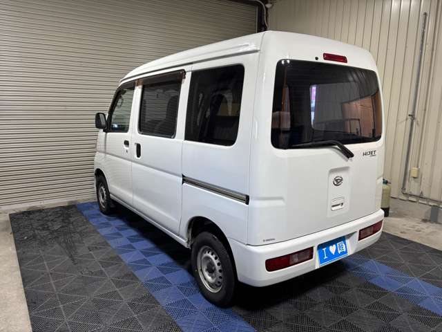Daihatsu Hijet Cargo 6