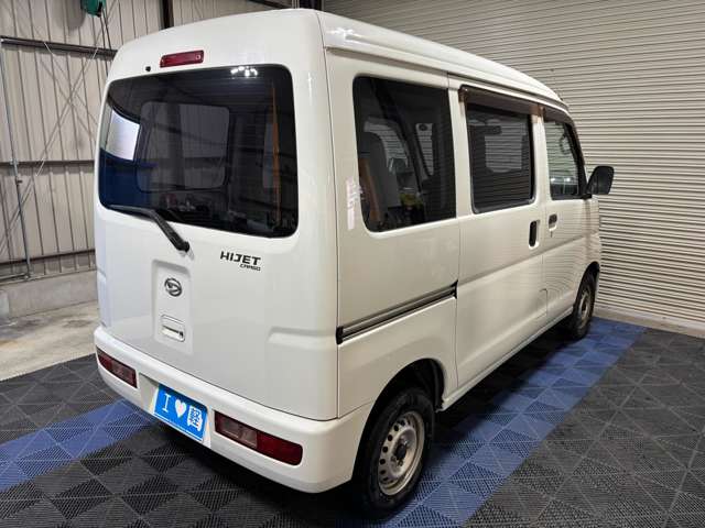 Daihatsu Hijet Cargo 7
