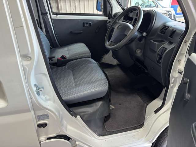 Daihatsu Hijet Cargo 9